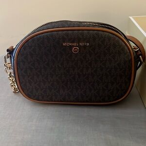 Cute Michael Kors crossbody
